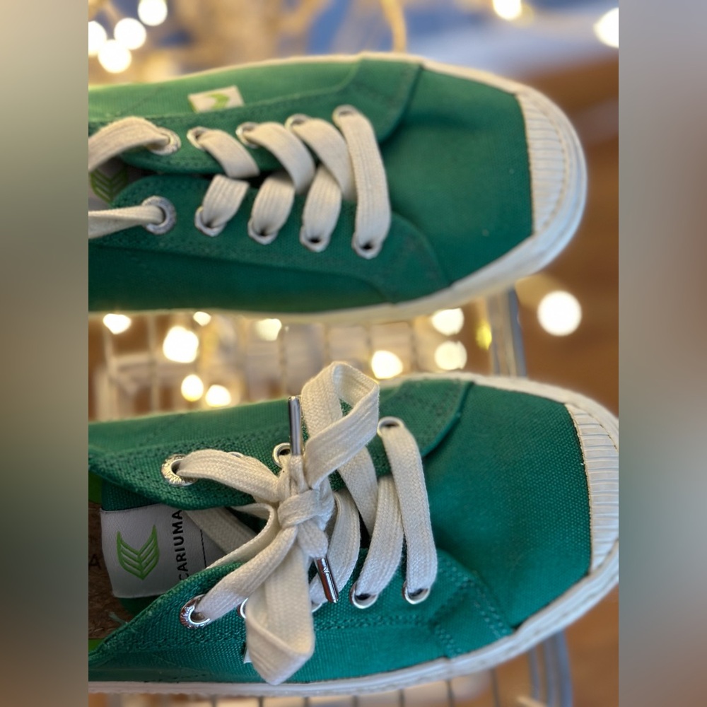 Cariuma Women's Green Canvas Sneakers - Picture 10 of 12